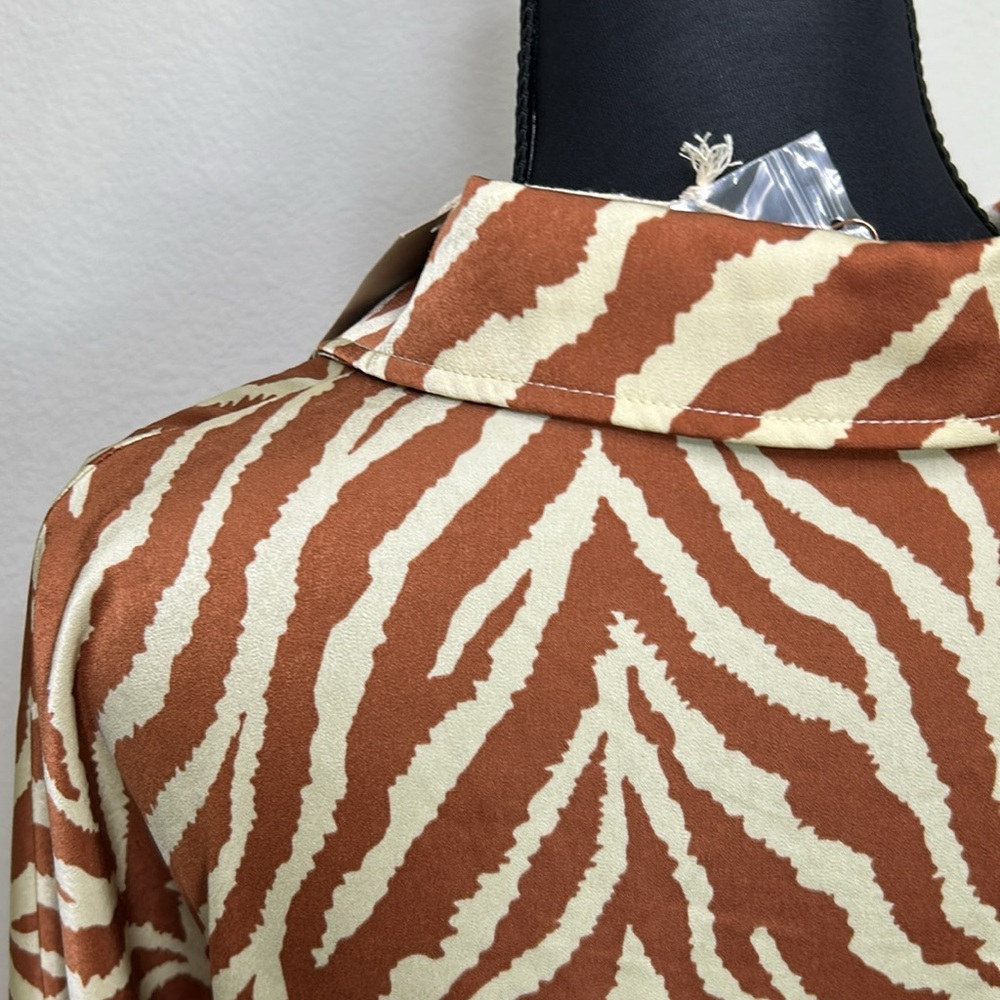 Brand new with tags button down dress with belt. Can be used also as a top - Picture 7 of 13